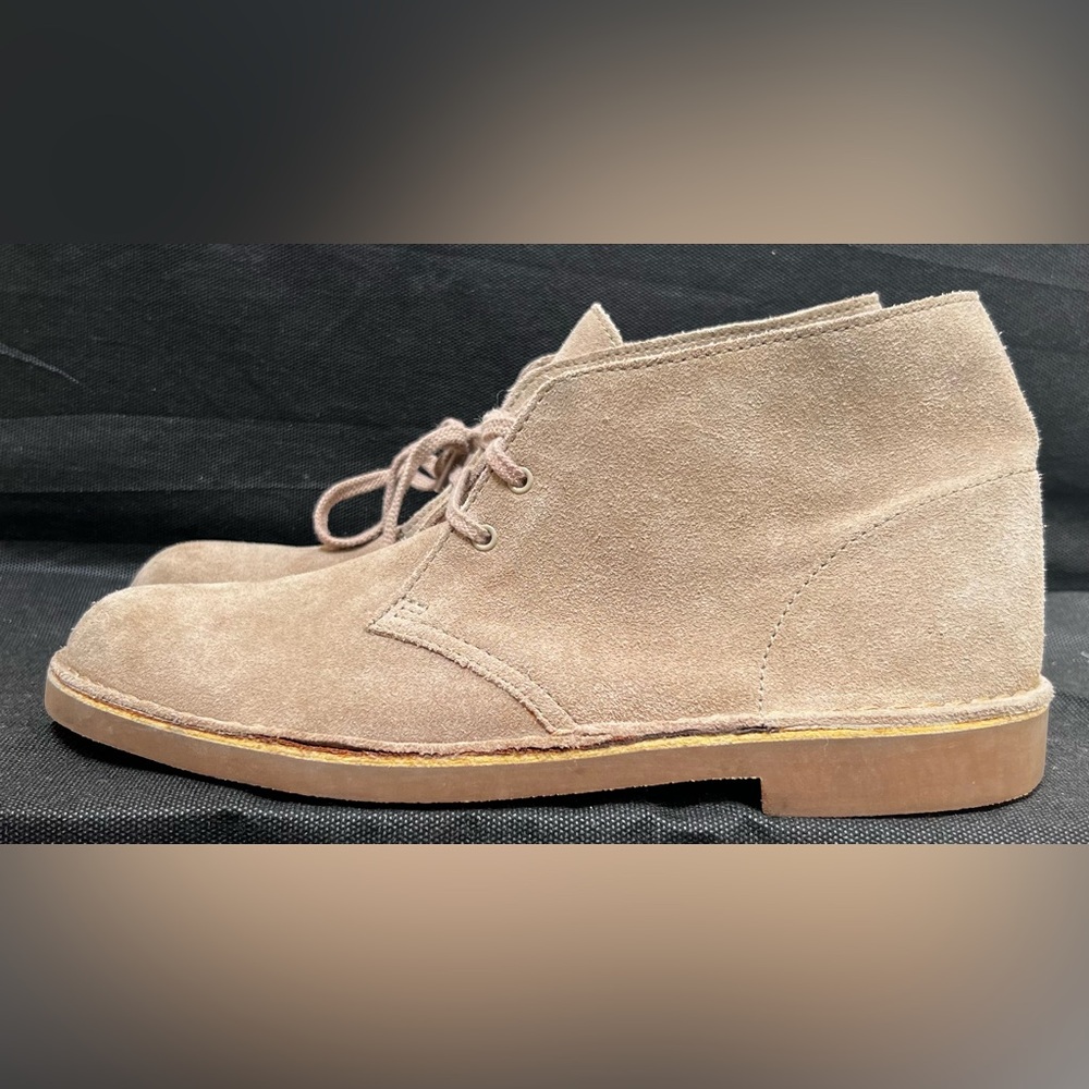 Clarks Men's Desert Boot Sand Suede 26155527 size 9